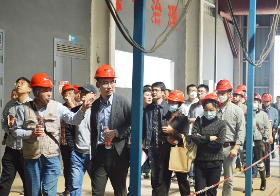 8e0061c921a47490558246cdb6375438.jpg 参观.jpg